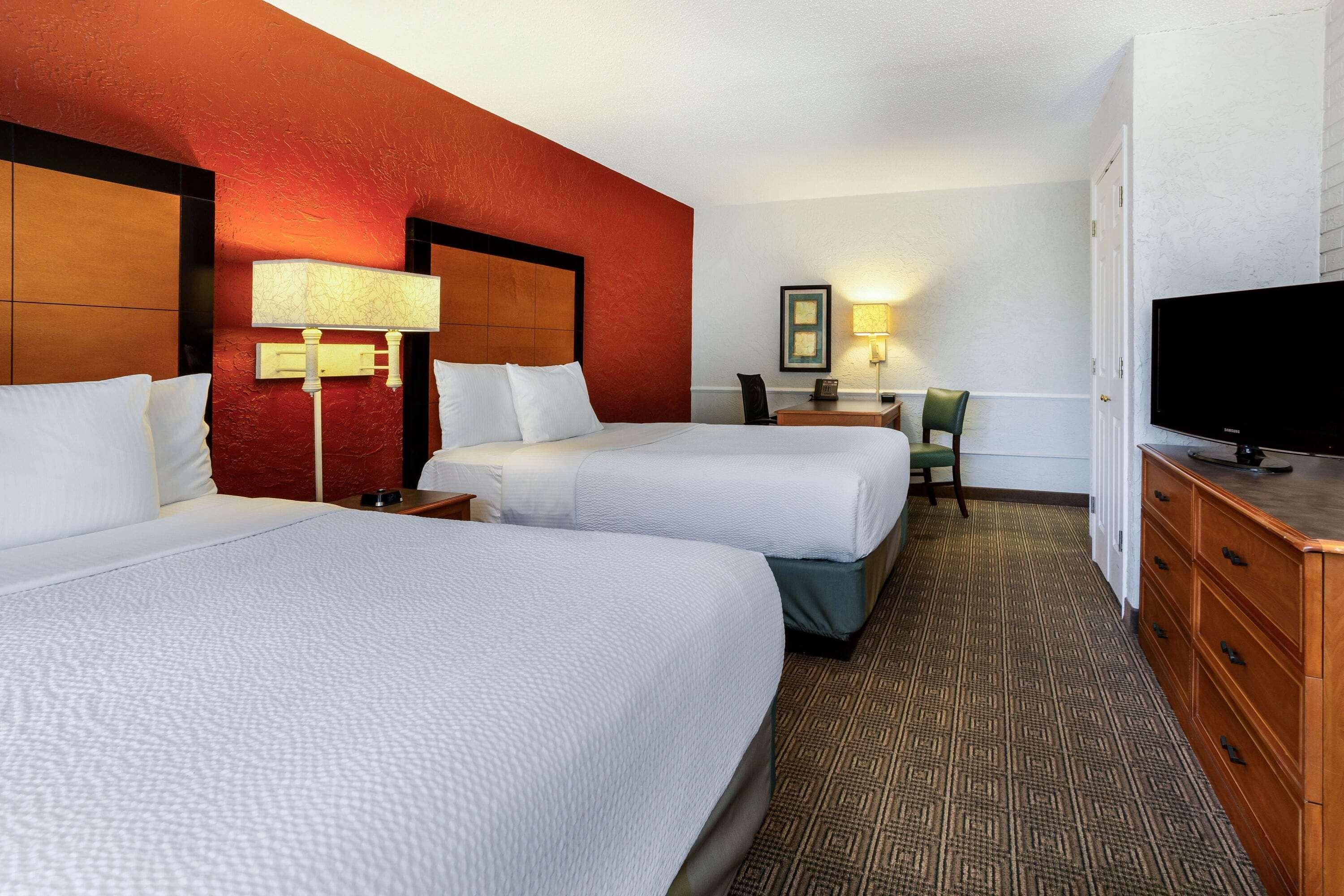 La Quinta Inn Tampa Airport Stadium Westshore Екстериор снимка