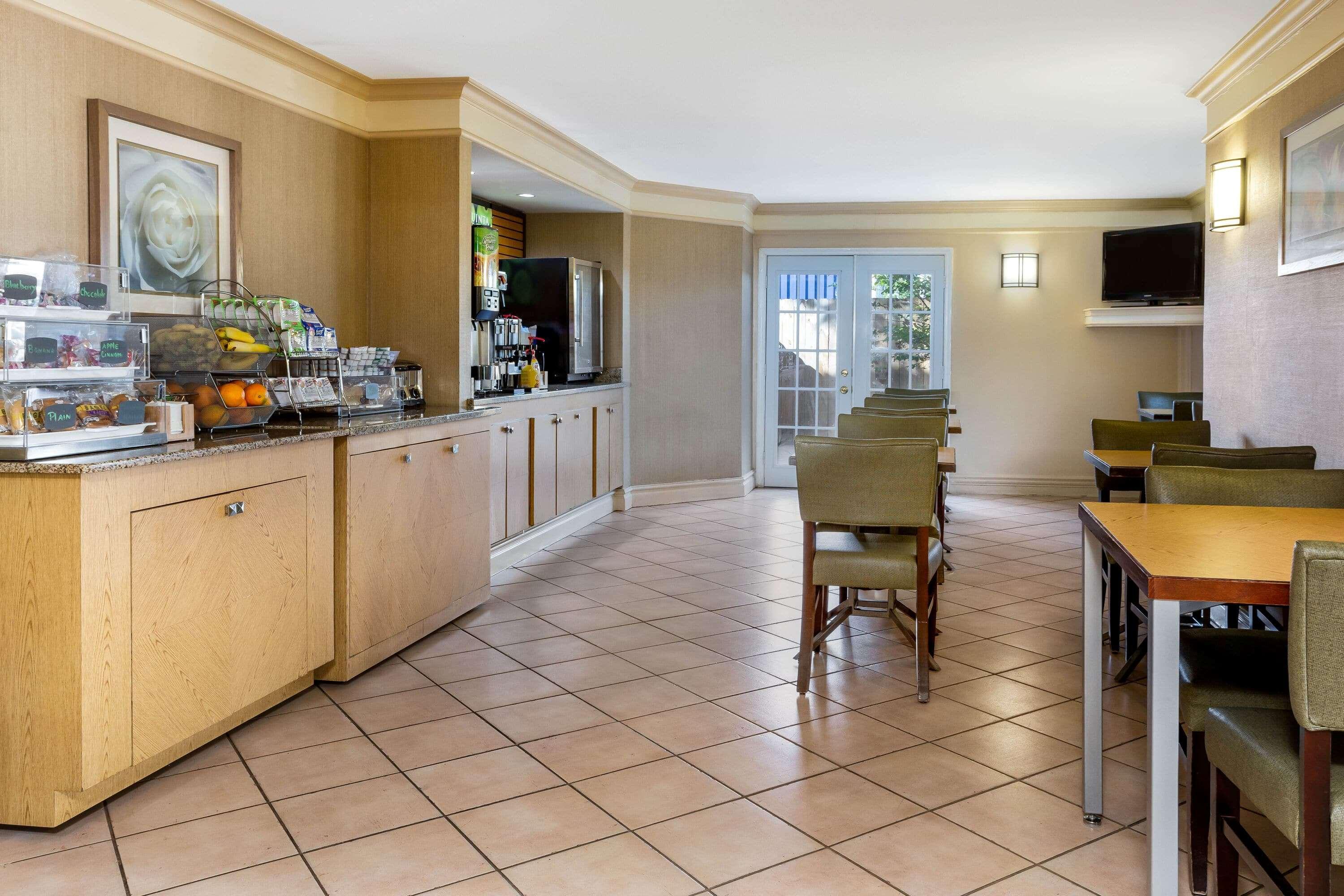 La Quinta Inn Tampa Airport Stadium Westshore Екстериор снимка