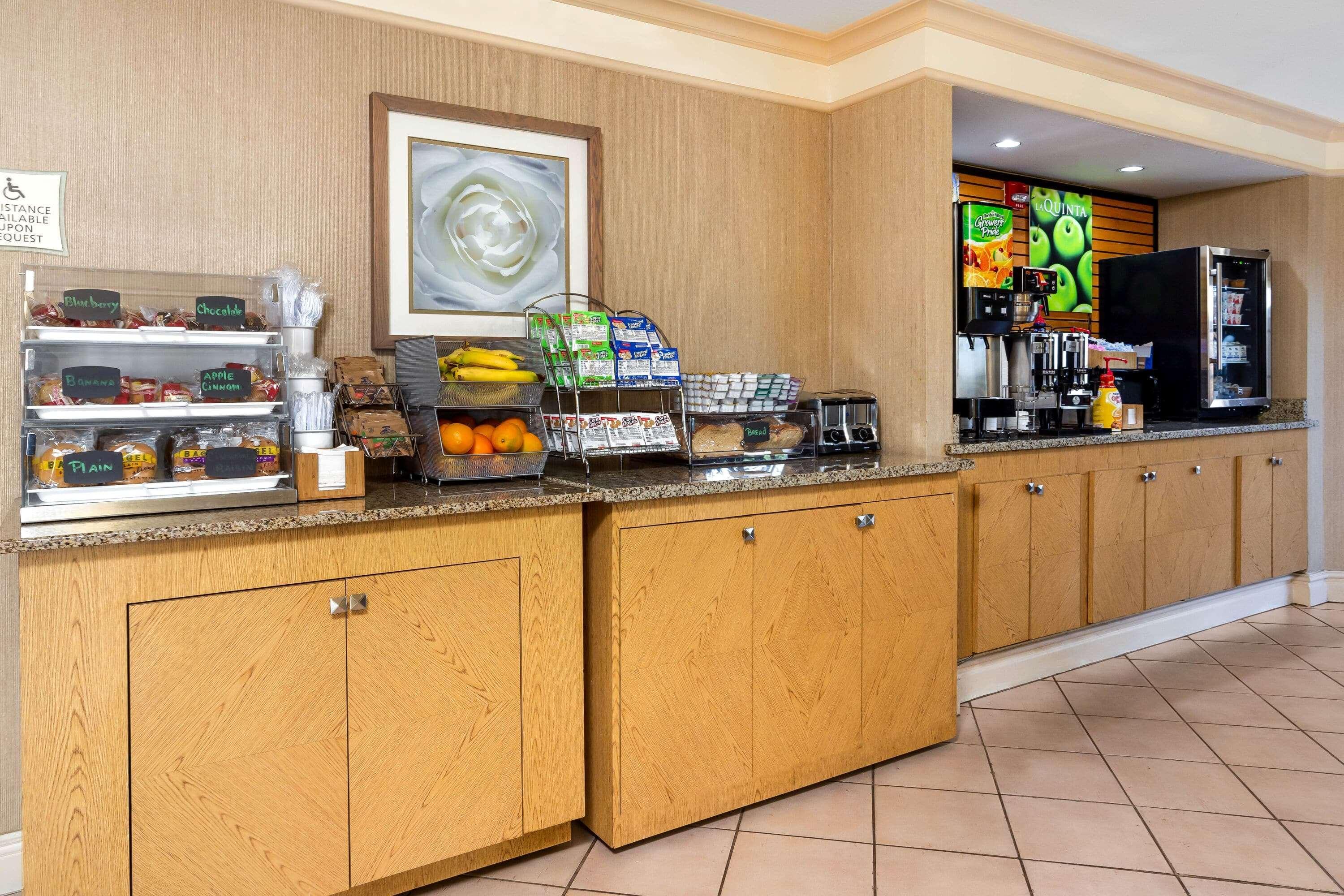 La Quinta Inn Tampa Airport Stadium Westshore Екстериор снимка