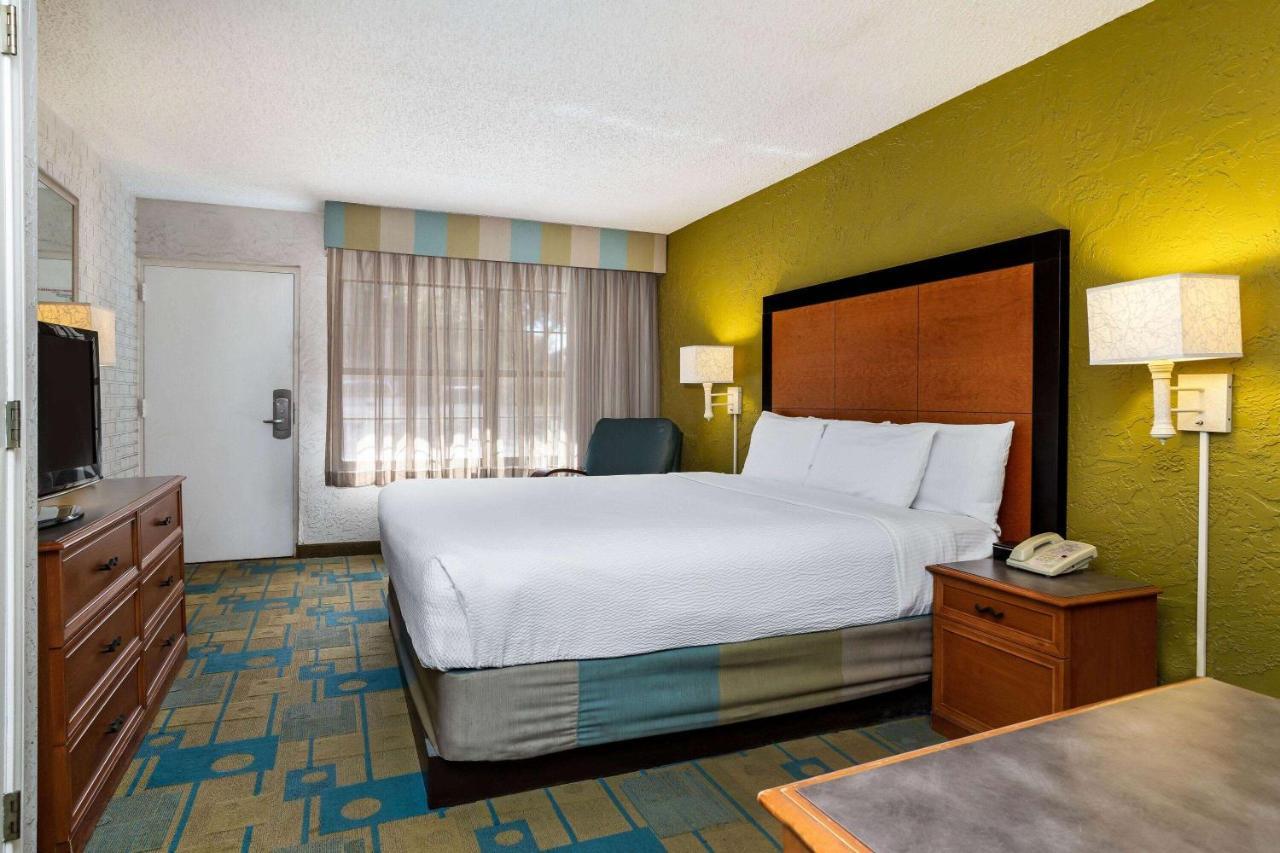 La Quinta Inn Tampa Airport Stadium Westshore Екстериор снимка