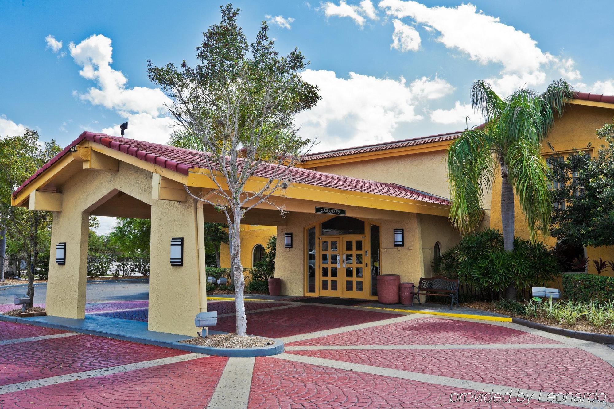 La Quinta Inn Tampa Airport Stadium Westshore Екстериор снимка